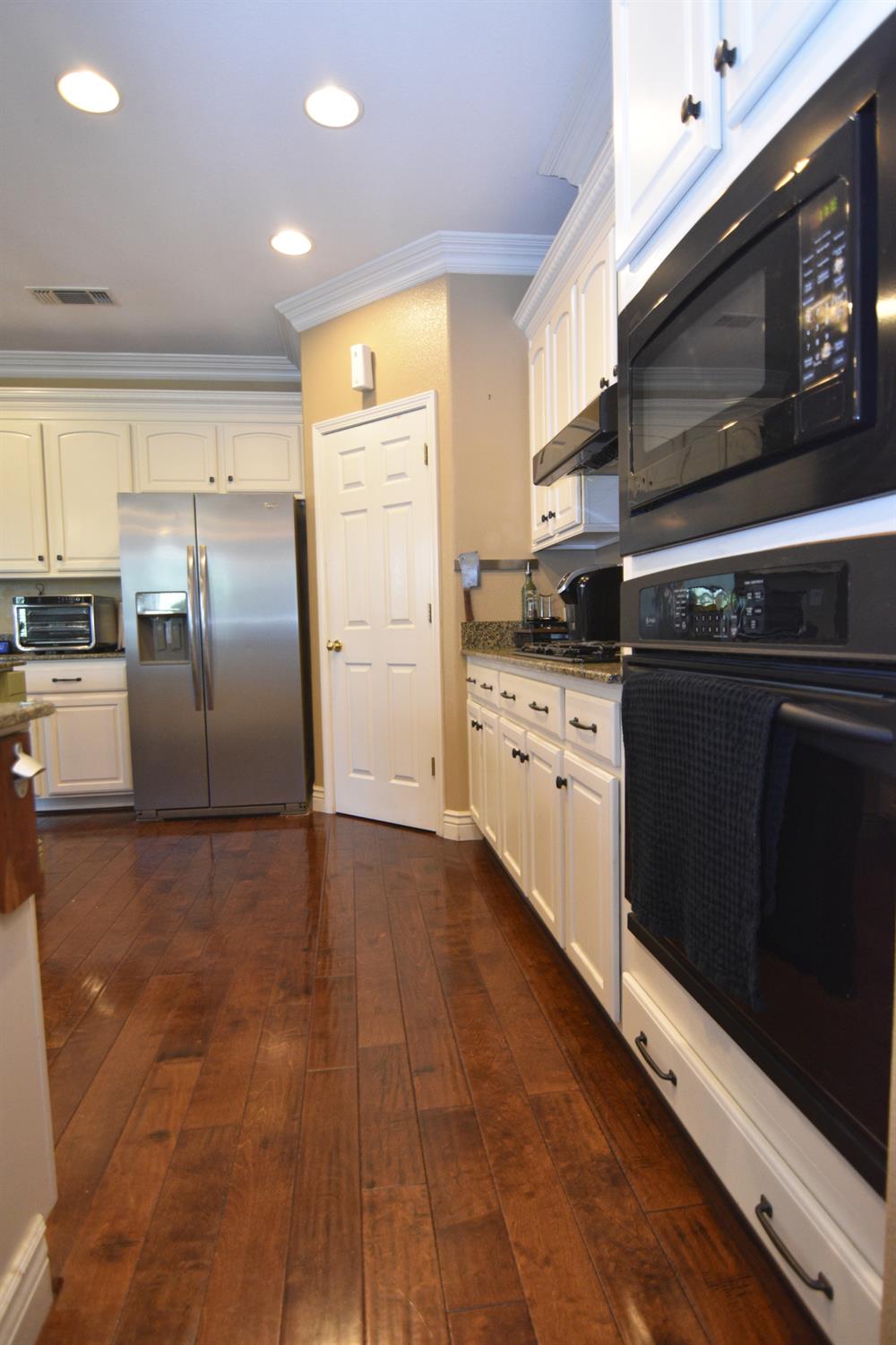 Detail Gallery Image 20 of 54 For 13702 Channel Ln, Waterford,  CA 95386 - 4 Beds | 3 Baths