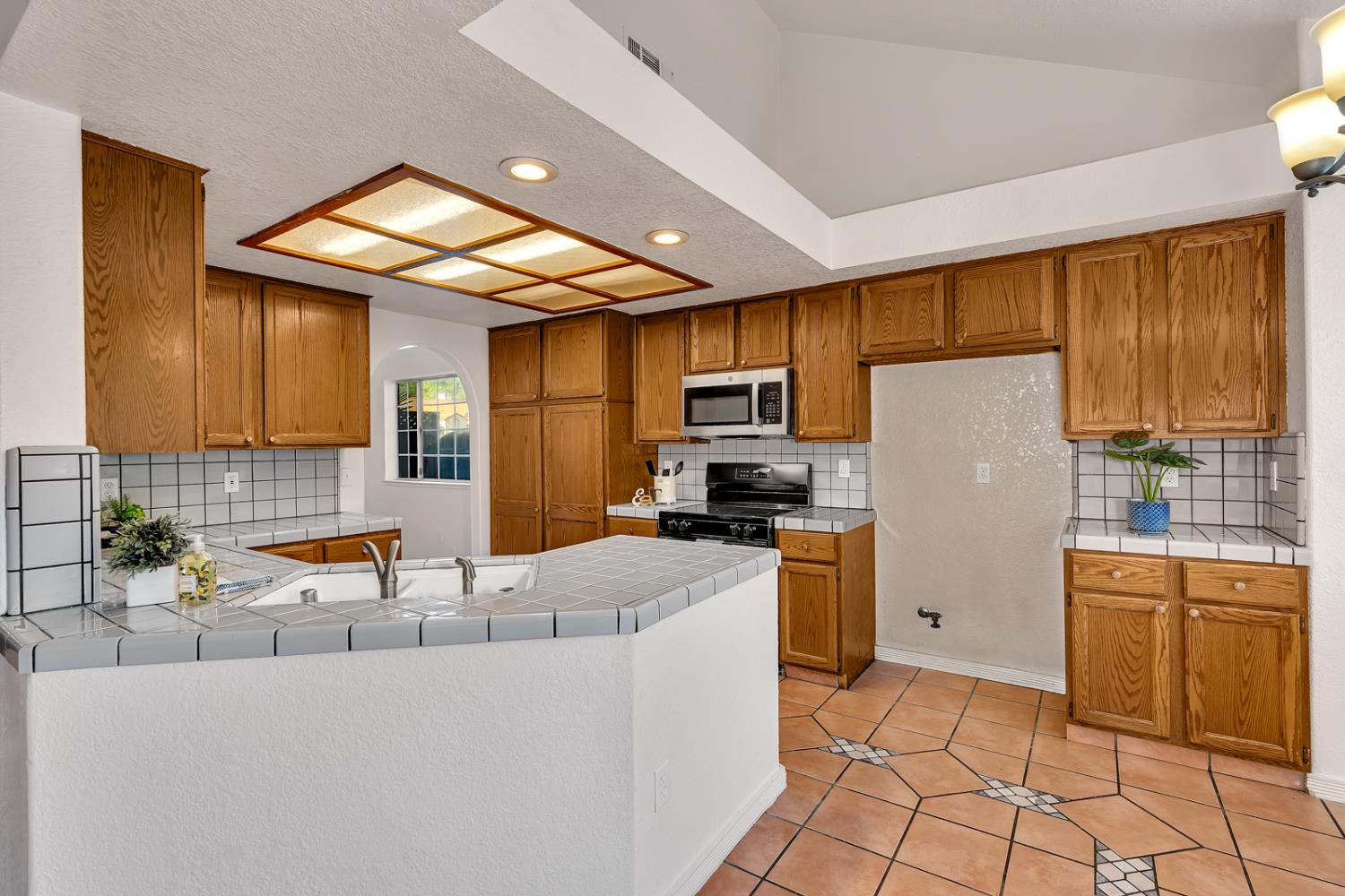 Detail Gallery Image 18 of 71 For 934 Neal St, Los Banos,  CA 93635 - 4 Beds | 2 Baths