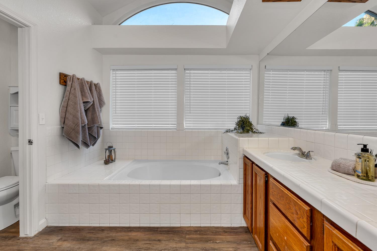 Detail Gallery Image 45 of 71 For 934 Neal St, Los Banos,  CA 93635 - 4 Beds | 2 Baths