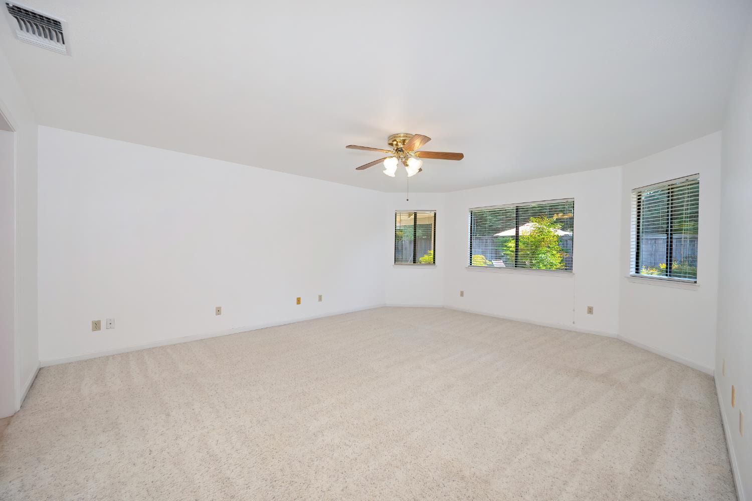 Detail Gallery Image 32 of 53 For 5408 E Brook Way, Elk Grove,  CA 95758 - 3 Beds | 2 Baths