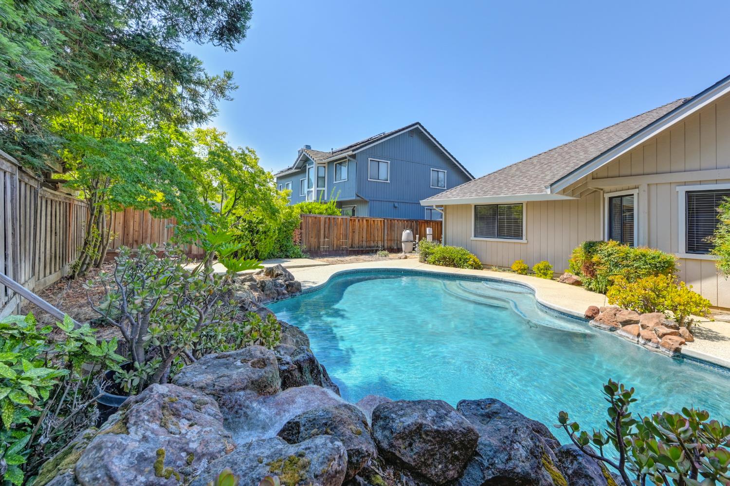 Detail Gallery Image 45 of 53 For 5408 E Brook Way, Elk Grove,  CA 95758 - 3 Beds | 2 Baths