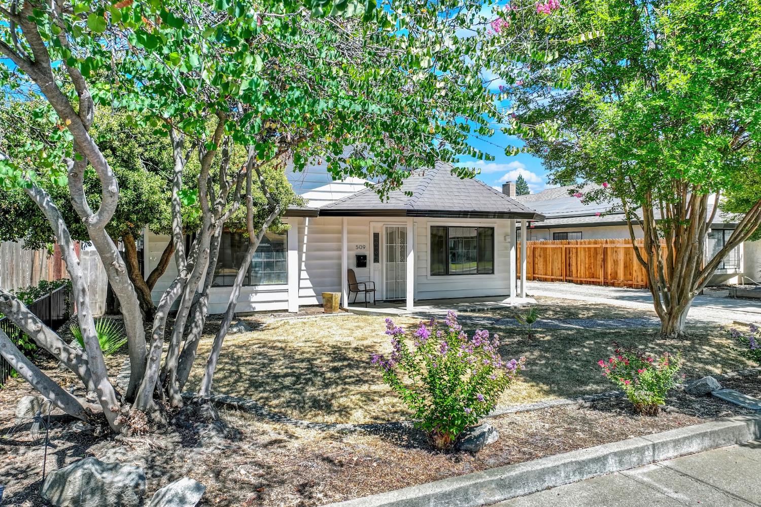 Detail Gallery Image 6 of 76 For 509 East, Winters,  CA 95694 - 3 Beds | 2 Baths