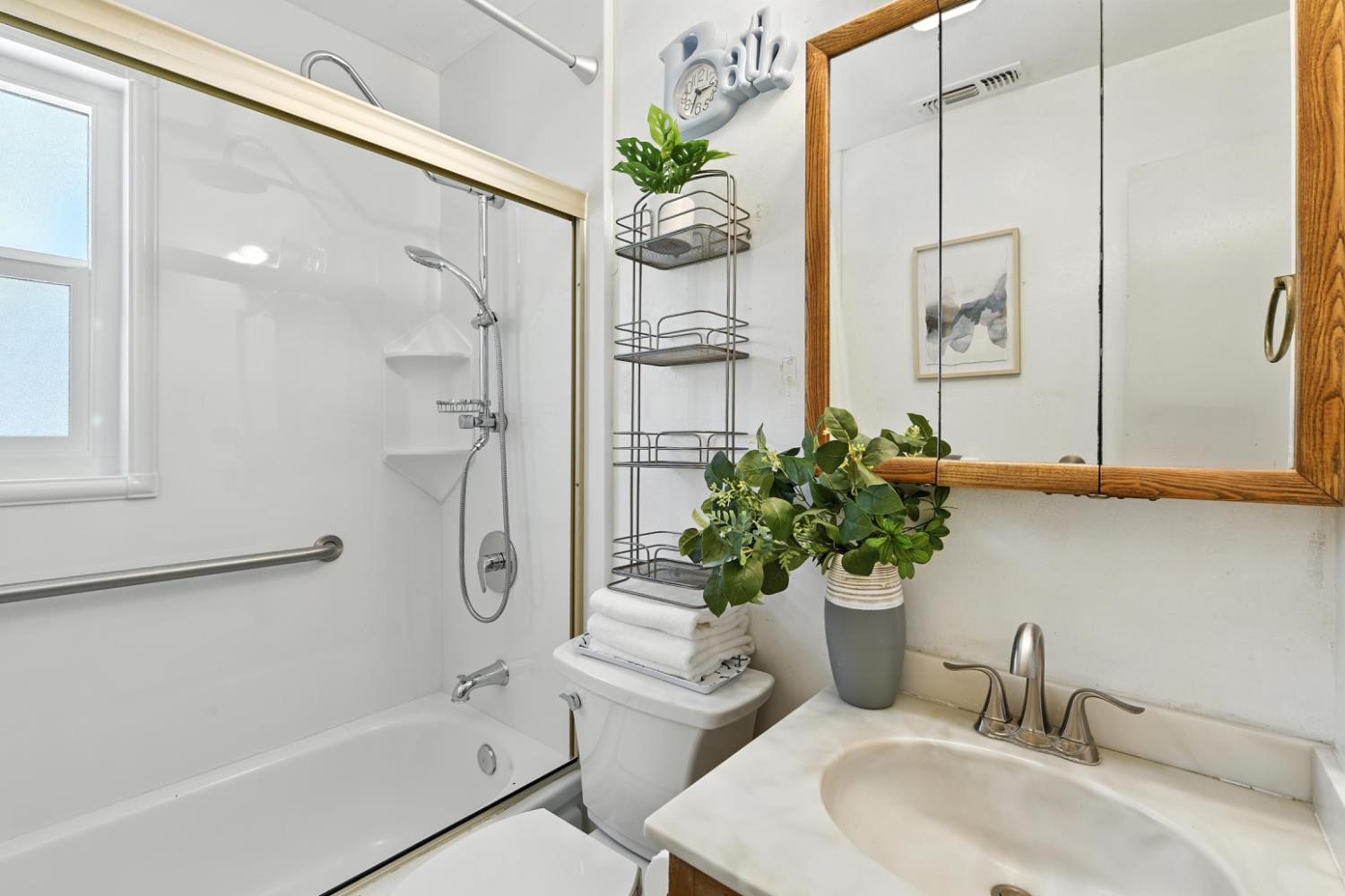 Detail Gallery Image 26 of 37 For 4724 Isabella Ave, Fair Oaks,  CA 95628 - 4 Beds | 2 Baths