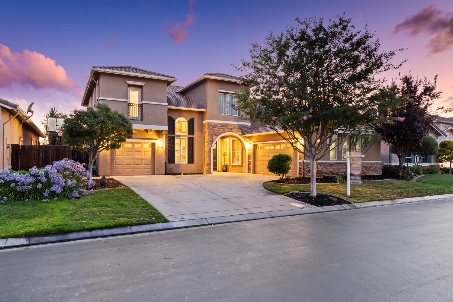 Detail Gallery Image 1 of 67 For 3021 Edgeview Dr, Modesto,  CA 95355 - 5 Beds | 3/1 Baths