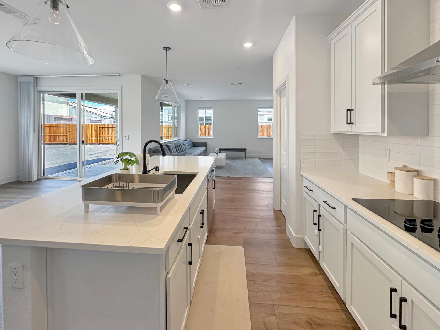 Detail Gallery Image 6 of 18 For 3279 Orso Grande St, Manteca,  CA 95337 - 5 Beds | 3/1 Baths
