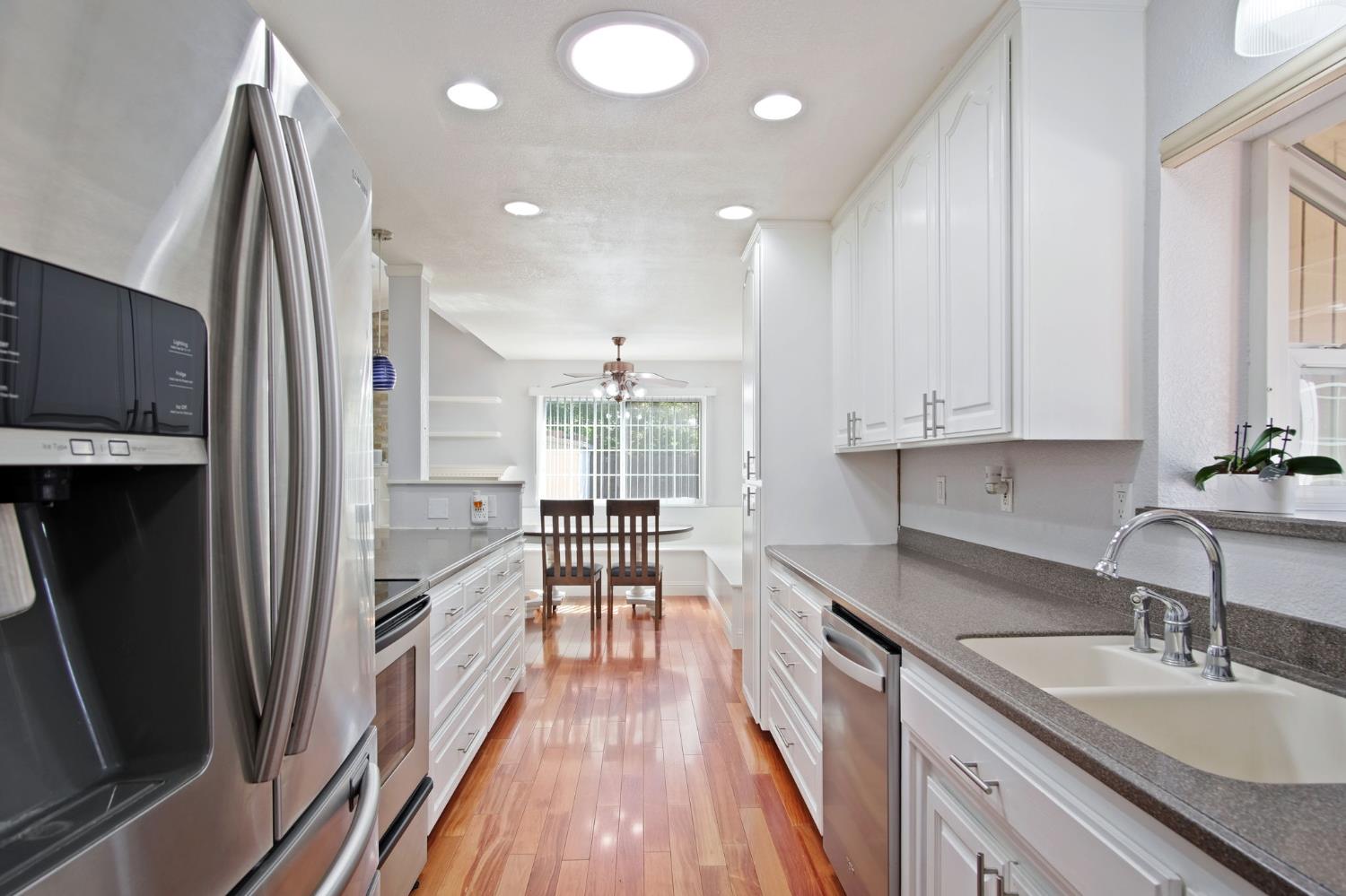 Detail Gallery Image 6 of 17 For 2029 Woodacre Dr, Modesto,  CA 95355 - 3 Beds | 2 Baths