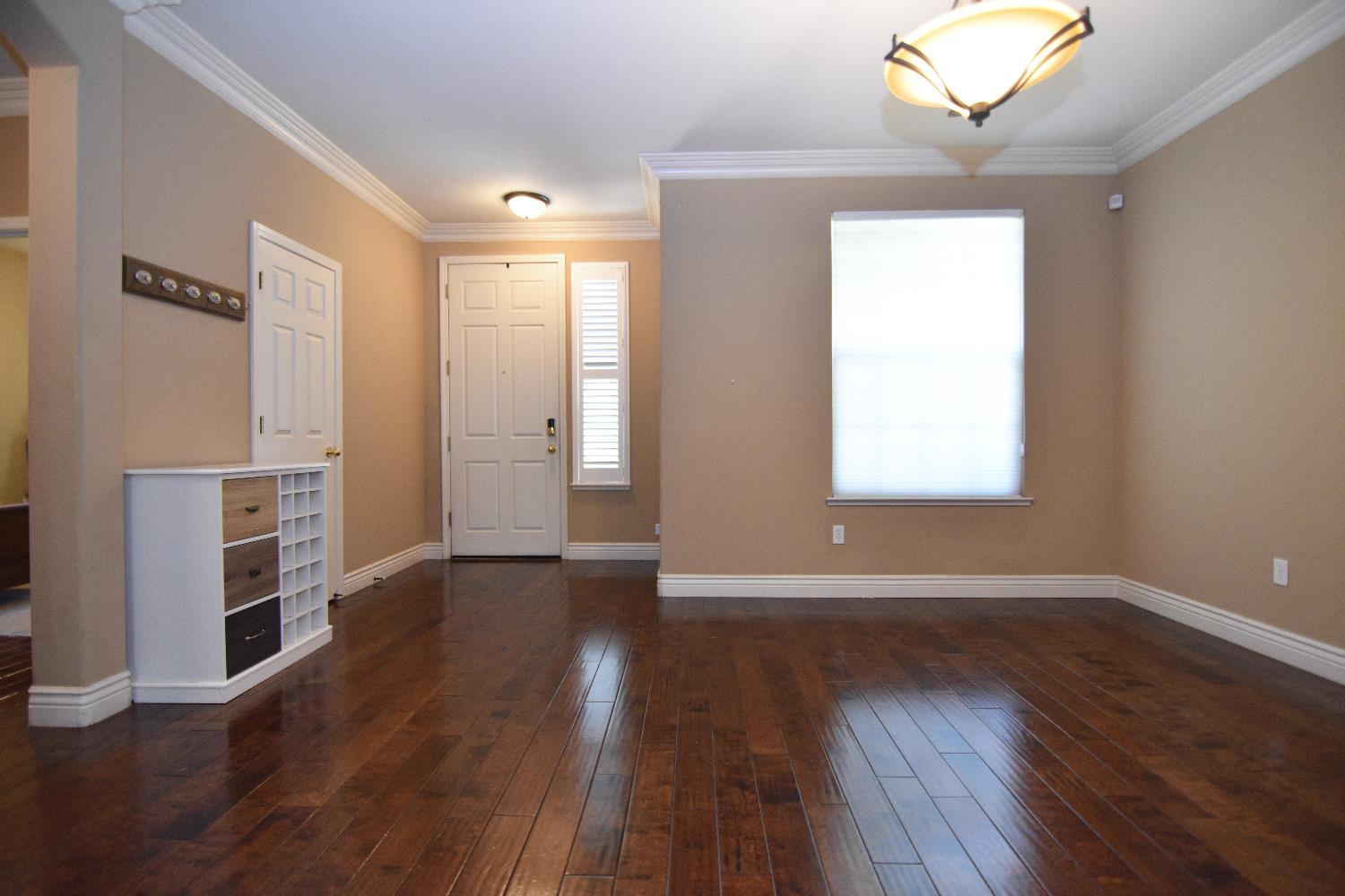 Detail Gallery Image 3 of 54 For 13702 Channel Ln, Waterford,  CA 95386 - 4 Beds | 3 Baths