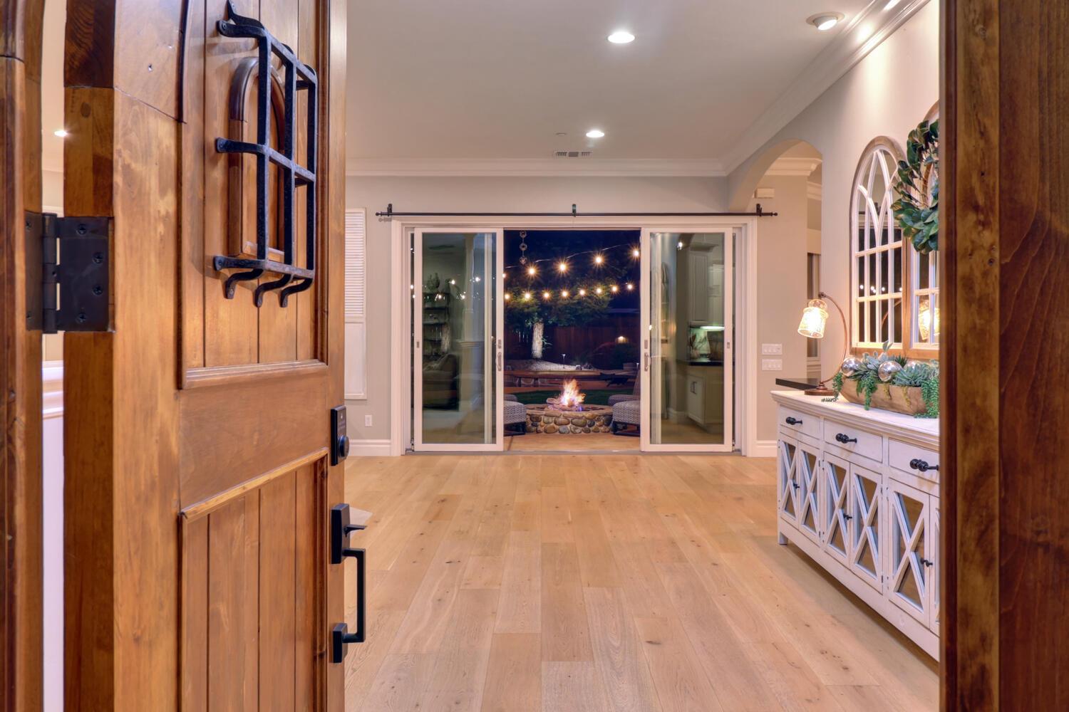 Detail Gallery Image 9 of 72 For 4900 Saint Augustine Dr, Elk Grove,  CA 95758 - 4 Beds | 4 Baths