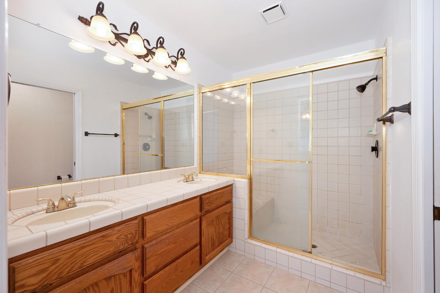 Detail Gallery Image 35 of 53 For 5408 E Brook Way, Elk Grove,  CA 95758 - 3 Beds | 2 Baths