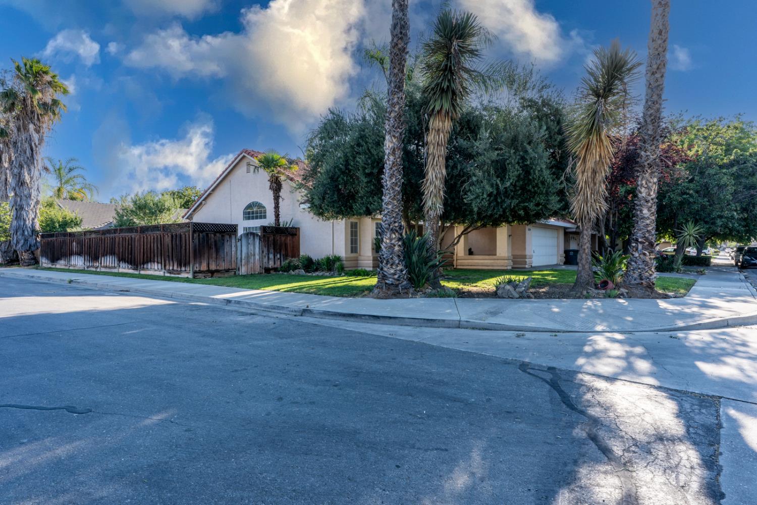 Detail Gallery Image 5 of 71 For 934 Neal St, Los Banos,  CA 93635 - 4 Beds | 2 Baths
