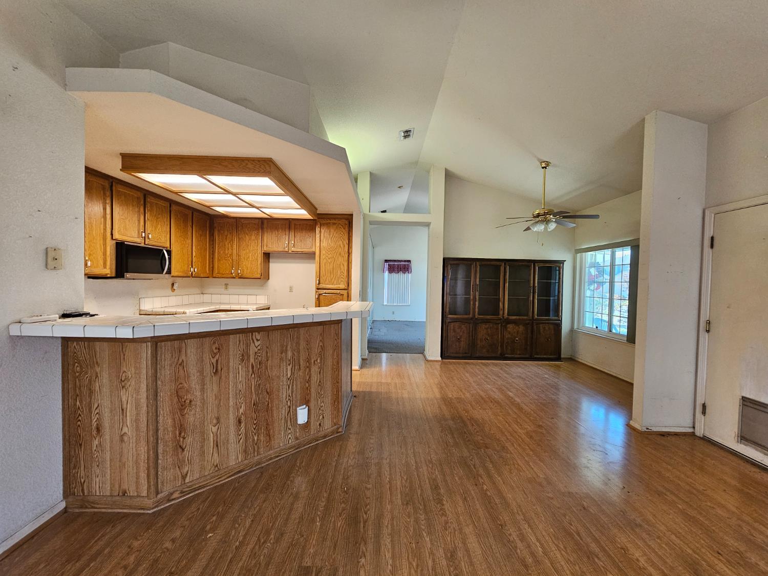 Detail Gallery Image 10 of 24 For 8447 Cassatt Way, Sacramento,  CA 95828 - 3 Beds | 2 Baths