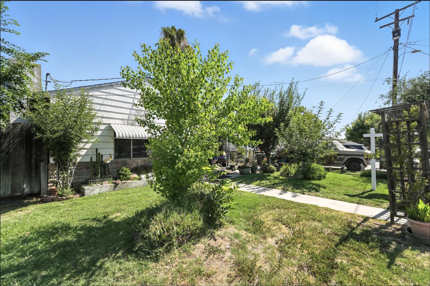 Detail Gallery Image 2 of 36 For 2713 Dale Ave, Ceres,  CA 95307 - 3 Beds | 2 Baths