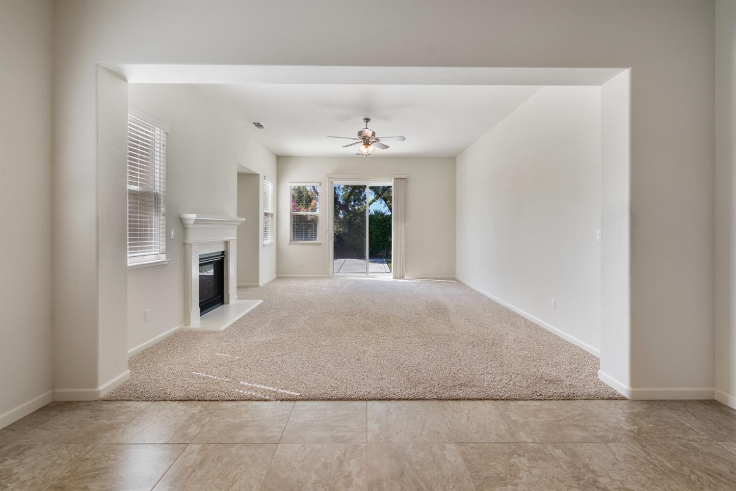 Detail Gallery Image 12 of 40 For 1149 Bellflower Way, Los Banos,  CA 93635 - 4 Beds | 2 Baths