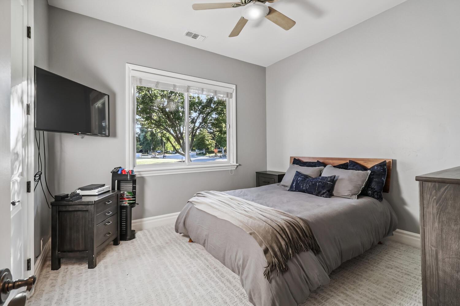 Detail Gallery Image 36 of 72 For 4900 Saint Augustine Dr, Elk Grove,  CA 95758 - 4 Beds | 4 Baths