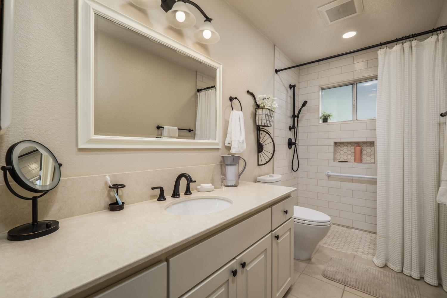 Detail Gallery Image 31 of 63 For 5148 Walnut Place Ln, Carmichael,  CA 95608 - 3 Beds | 2 Baths