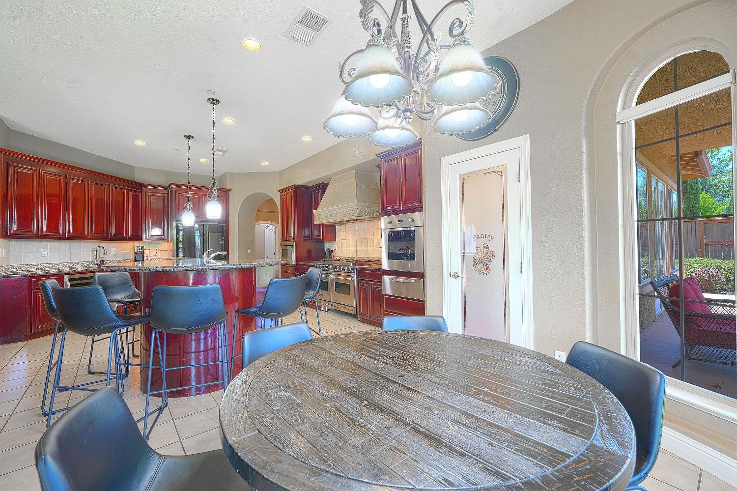 Detail Gallery Image 10 of 97 For 1340 Bella Cir, Lincoln,  CA 95648 - 7 Beds | 5 Baths