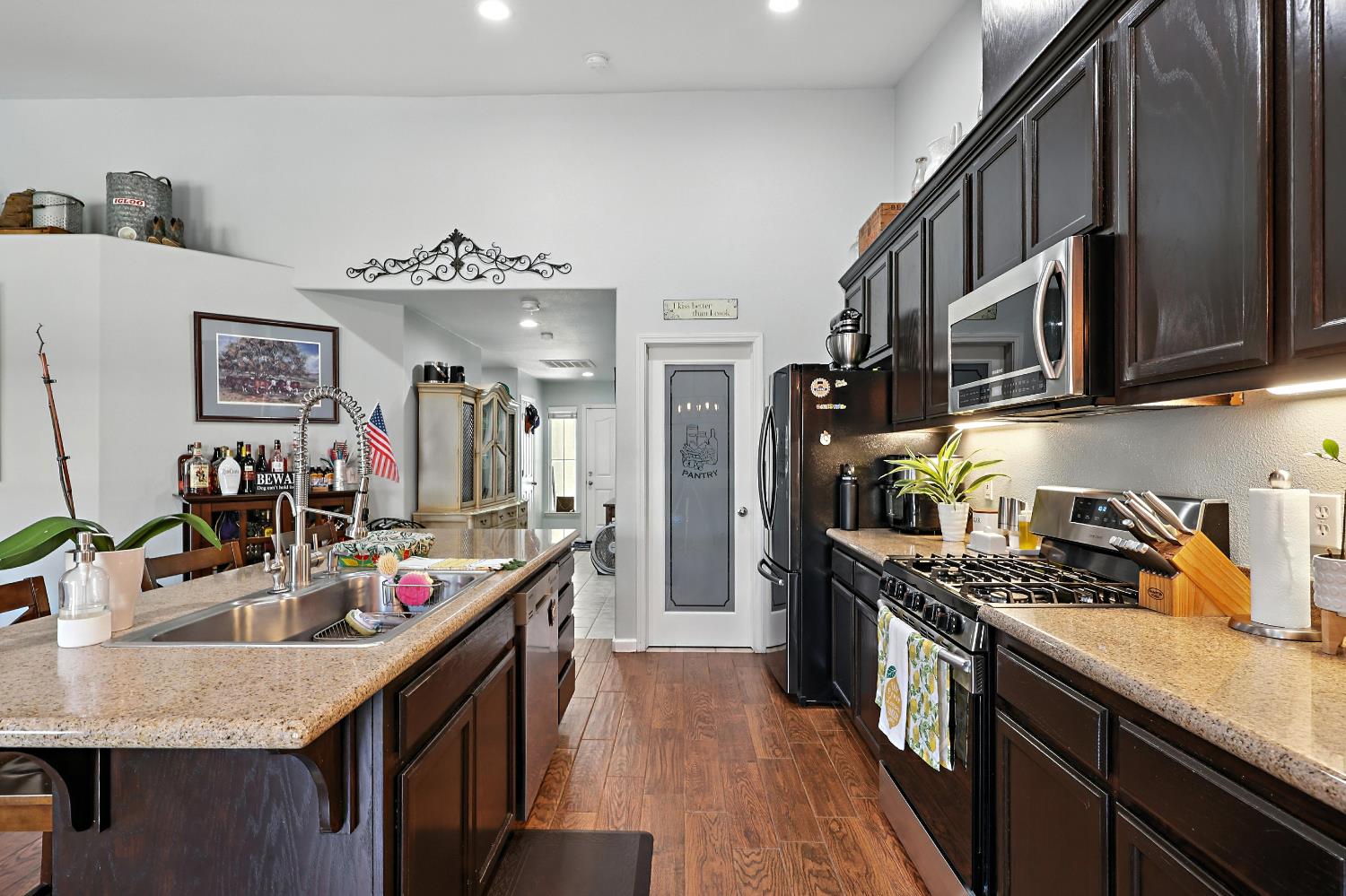 Detail Gallery Image 4 of 34 For 6045 Lea Ct, Winton,  CA 95388 - 4 Beds | 2 Baths