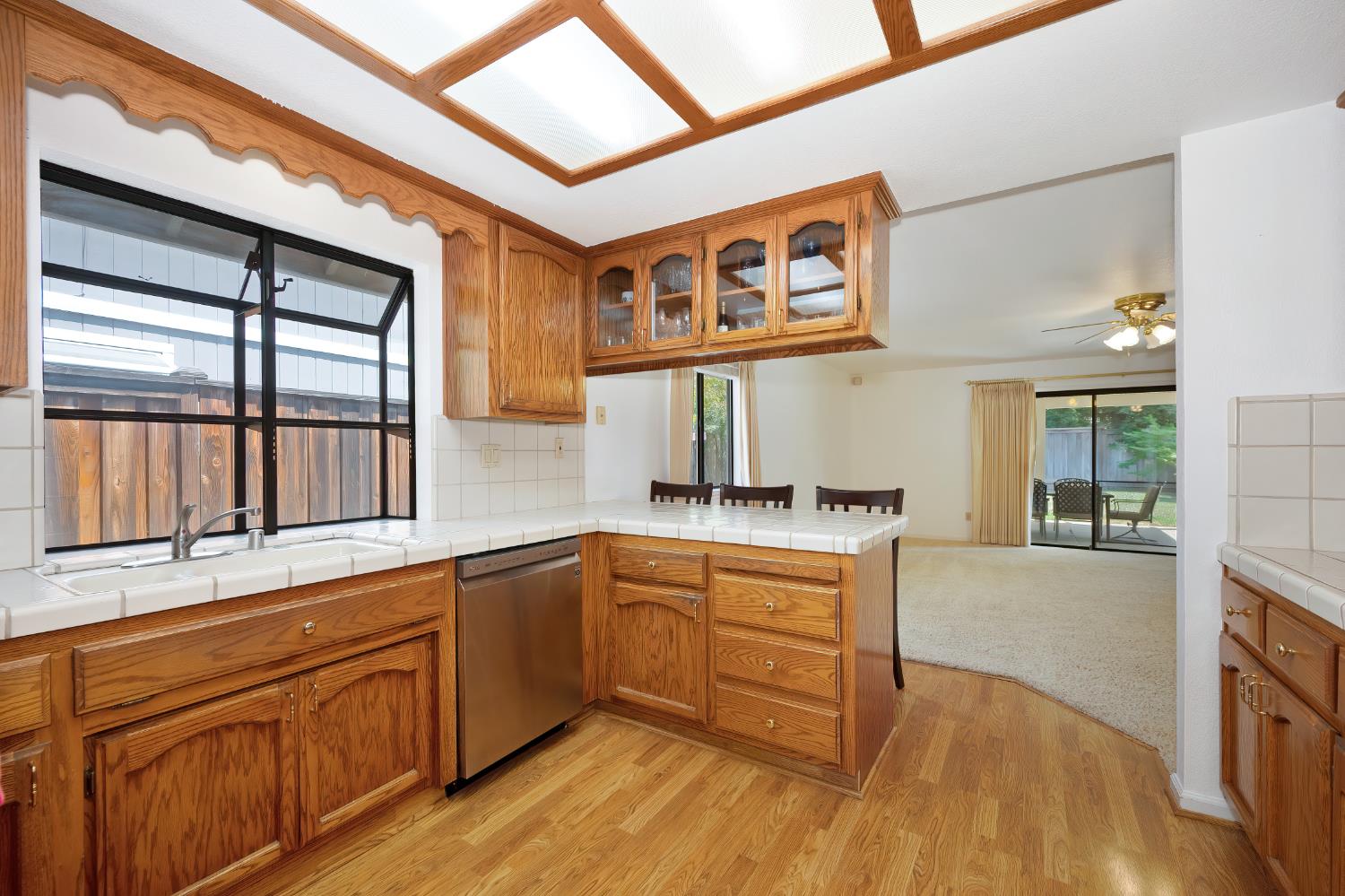 Detail Gallery Image 16 of 53 For 5408 E Brook Way, Elk Grove,  CA 95758 - 3 Beds | 2 Baths