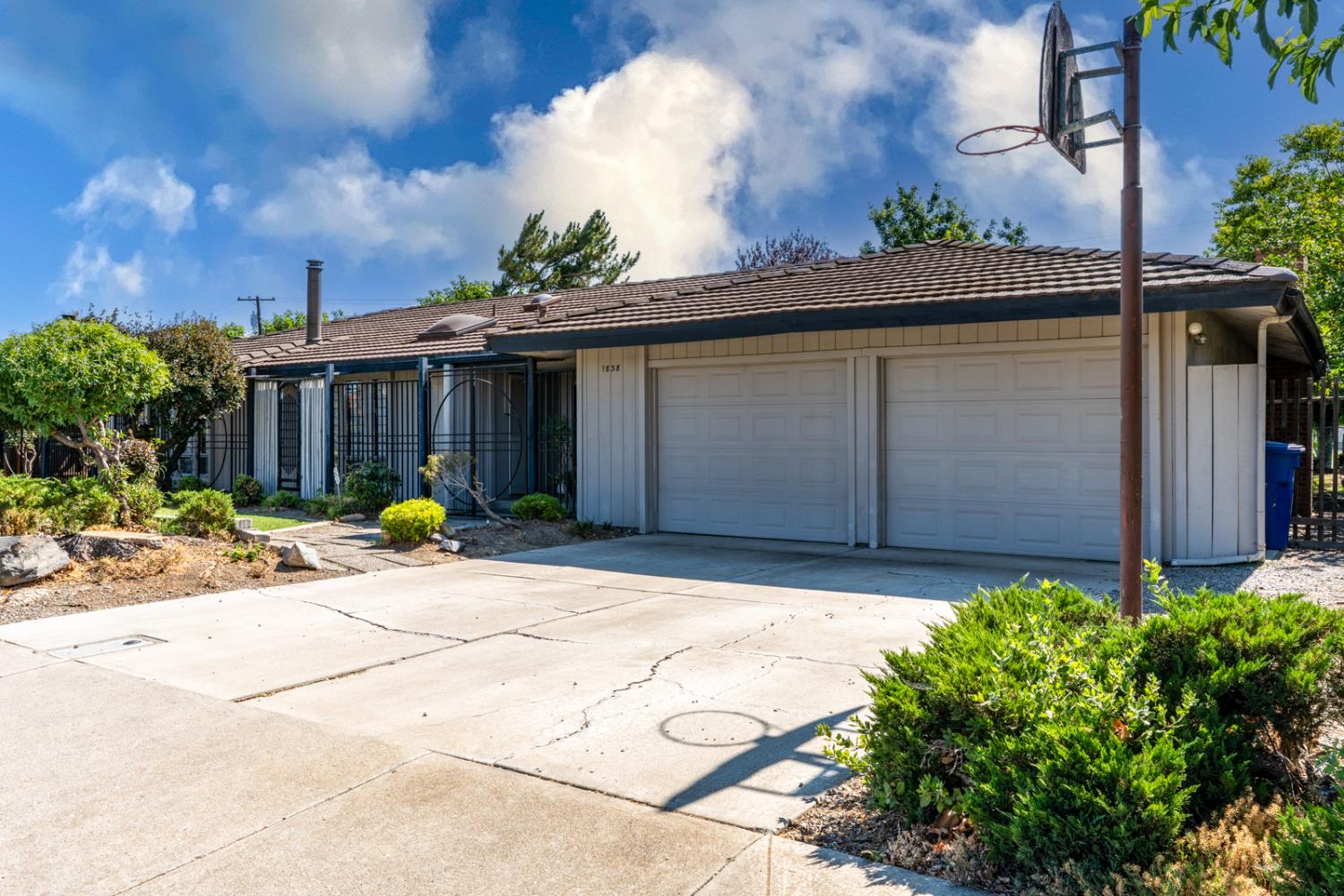 Detail Gallery Image 4 of 58 For 1838 Hillview Dr, Los Banos,  CA 93635 - 3 Beds | 2 Baths