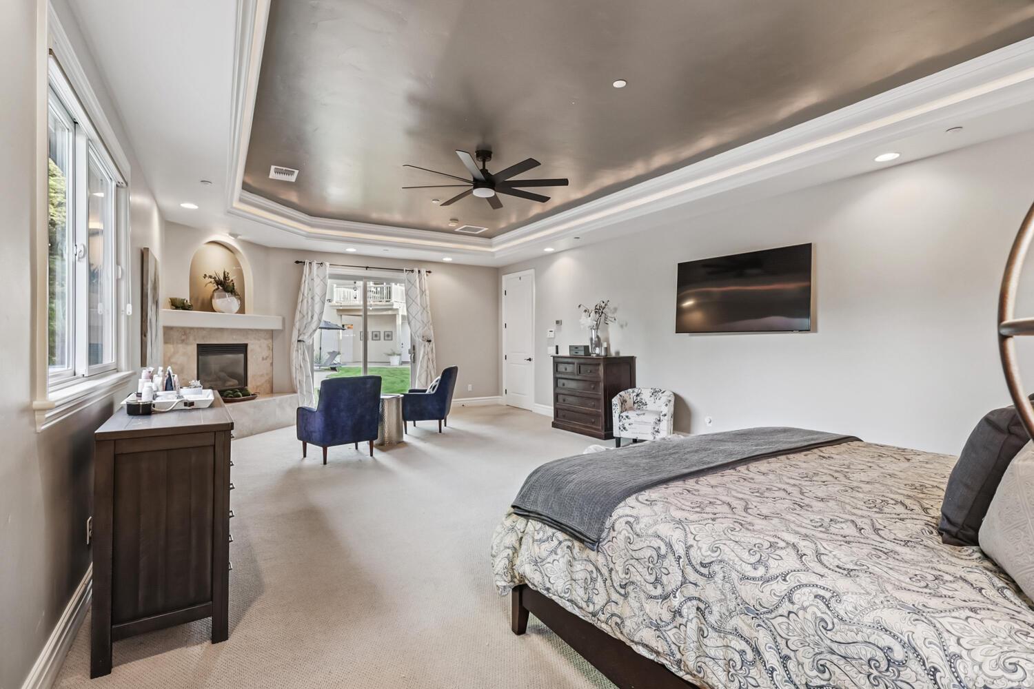 Detail Gallery Image 3 of 72 For 4900 Saint Augustine Dr, Elk Grove,  CA 95758 - 4 Beds | 4 Baths