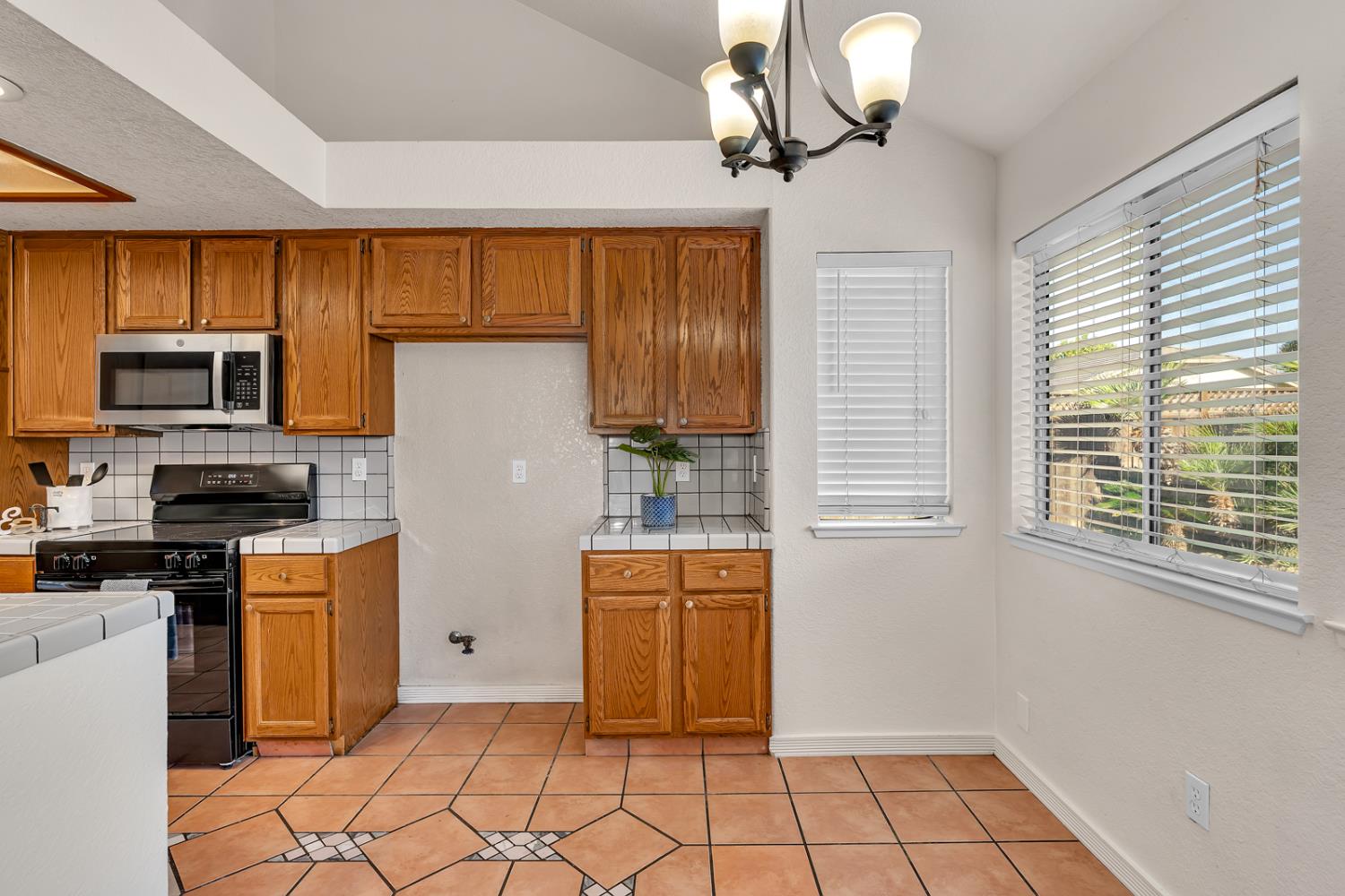 Detail Gallery Image 20 of 71 For 934 Neal St, Los Banos,  CA 93635 - 4 Beds | 2 Baths