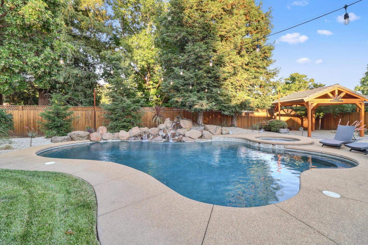 Detail Gallery Image 51 of 72 For 4900 Saint Augustine Dr, Elk Grove,  CA 95758 - 4 Beds | 4 Baths