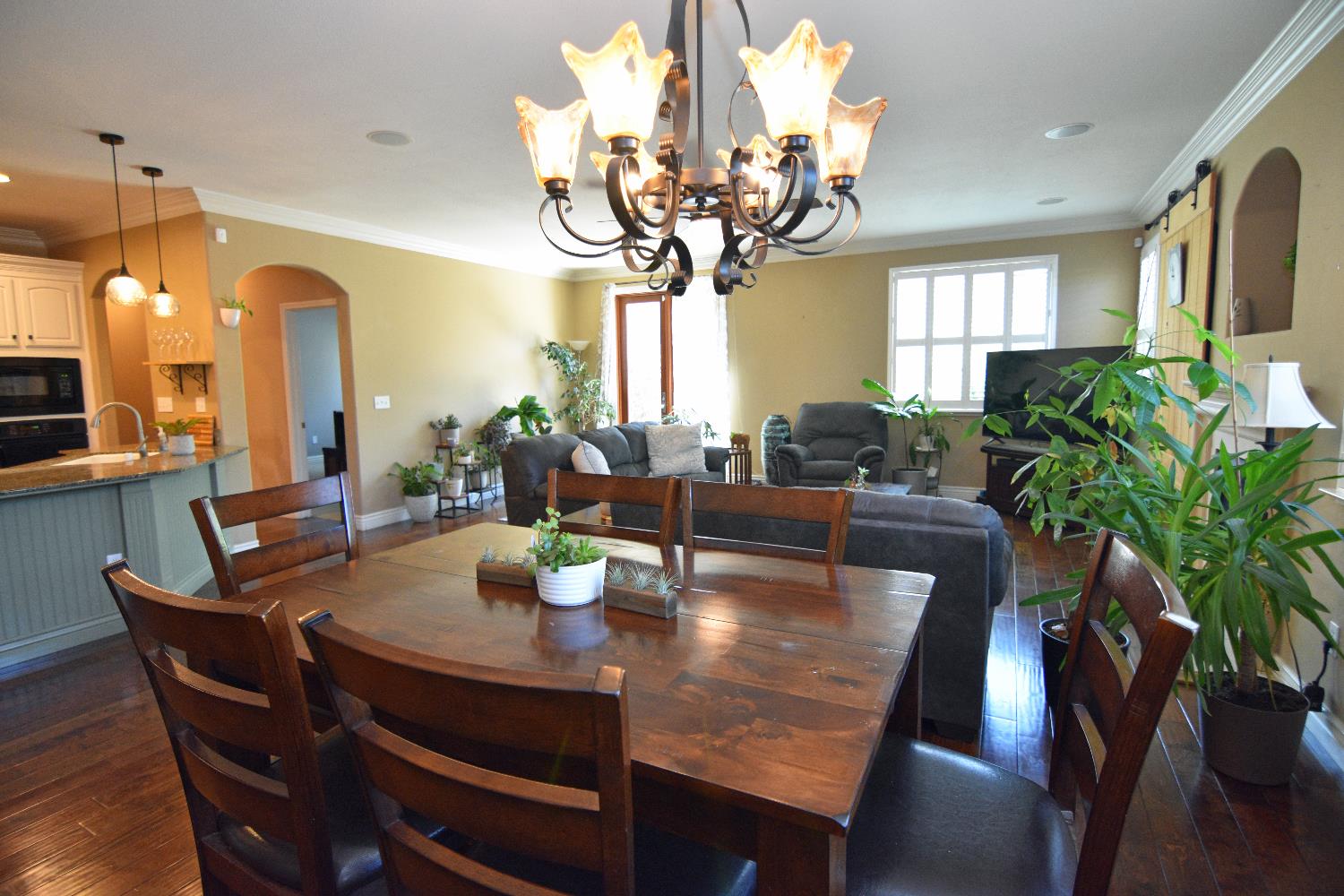 Detail Gallery Image 15 of 54 For 13702 Channel Ln, Waterford,  CA 95386 - 4 Beds | 3 Baths