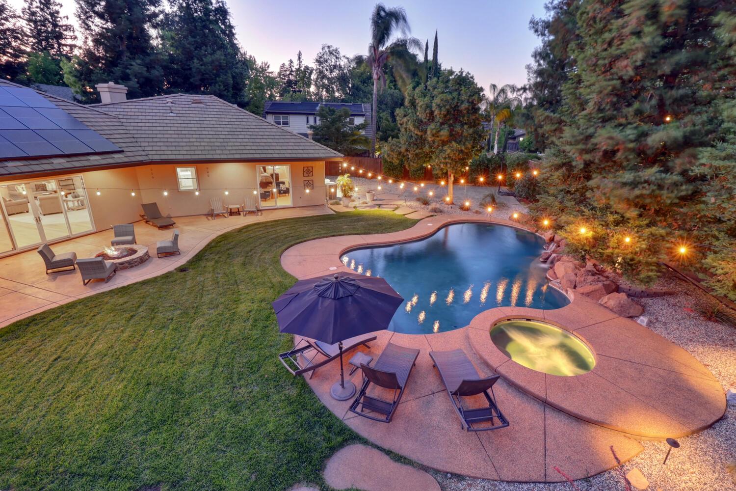 Detail Gallery Image 5 of 72 For 4900 Saint Augustine Dr, Elk Grove,  CA 95758 - 4 Beds | 4 Baths