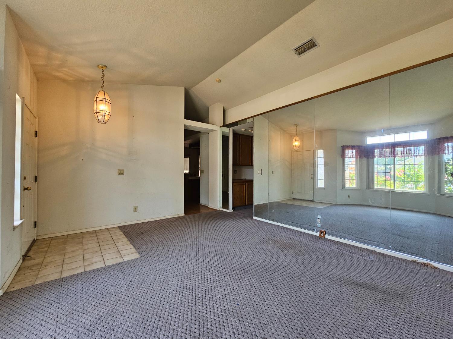 Detail Gallery Image 5 of 24 For 8447 Cassatt Way, Sacramento,  CA 95828 - 3 Beds | 2 Baths