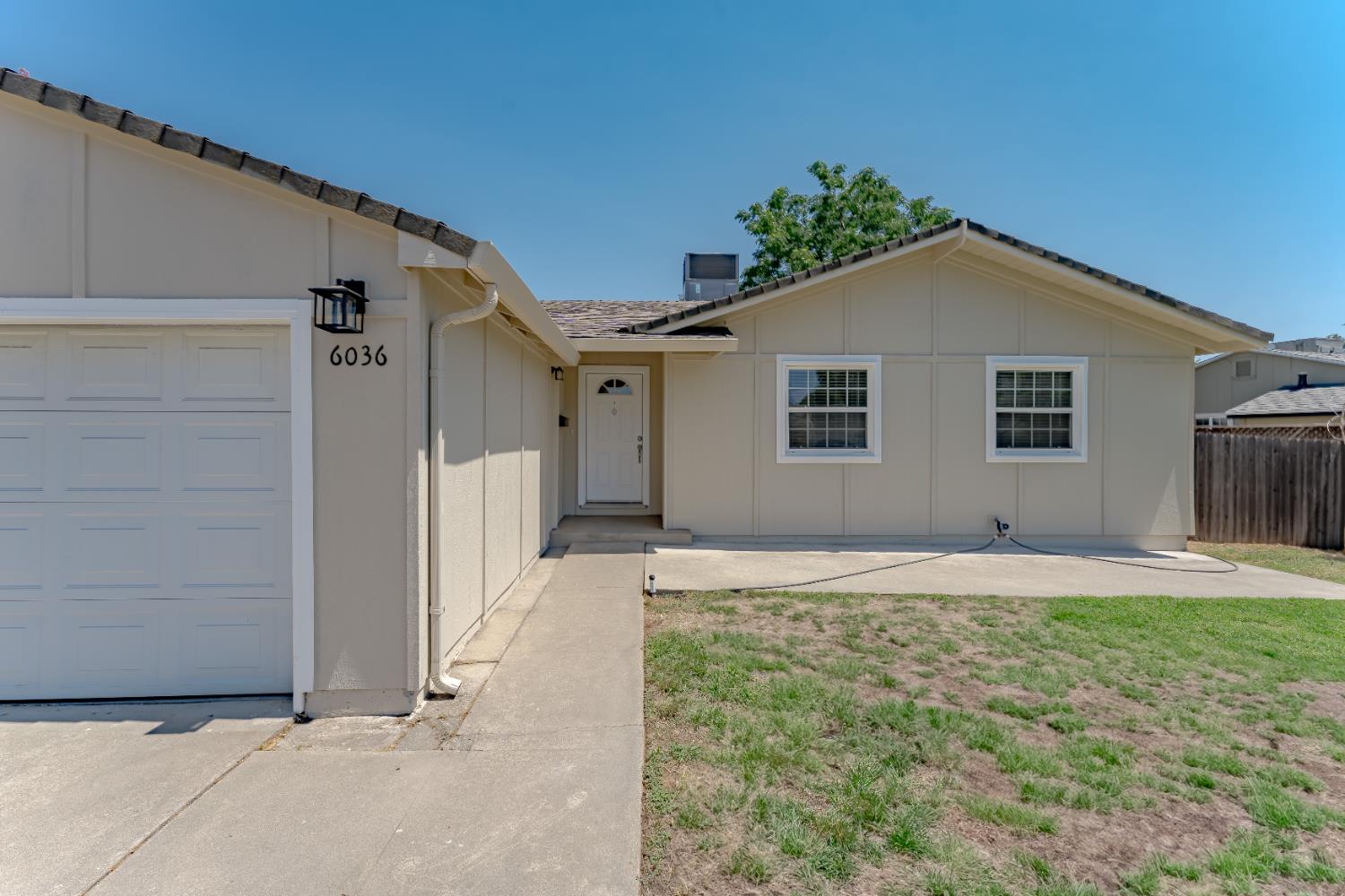 Detail Gallery Image 2 of 33 For 6036 Ellerslee Dr, Carmichael,  CA 95608 - 3 Beds | 2 Baths