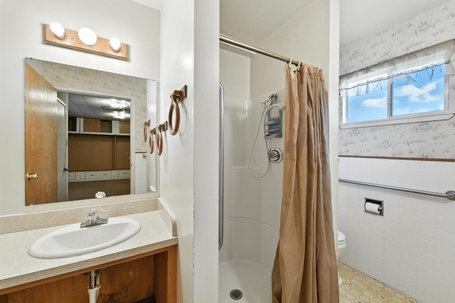 Detail Gallery Image 27 of 37 For 4724 Isabella Ave, Fair Oaks,  CA 95628 - 4 Beds | 2 Baths