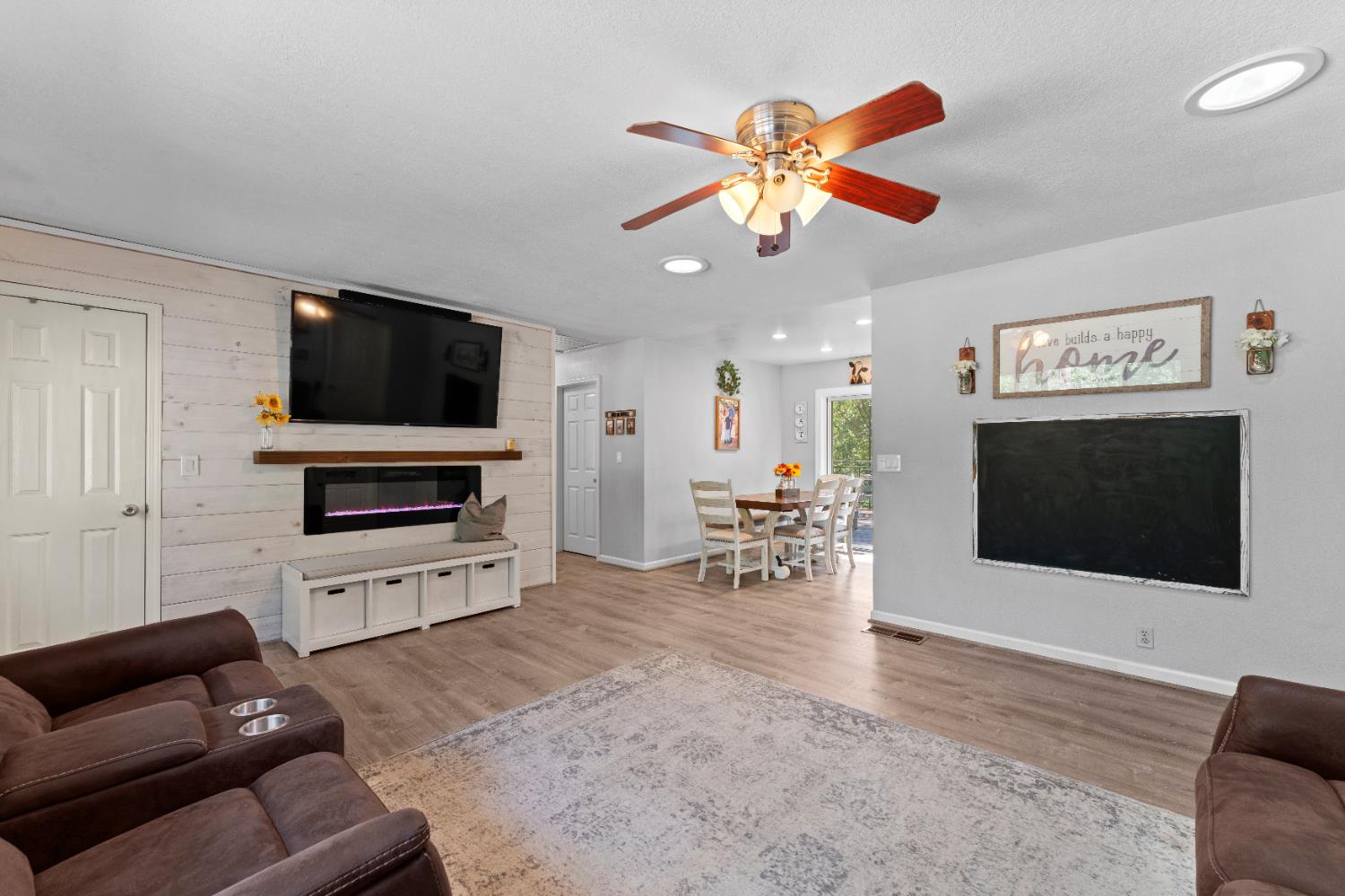 Detail Gallery Image 6 of 68 For 3980 Donner Trl, Placerville,  CA 95667 - 3 Beds | 2 Baths