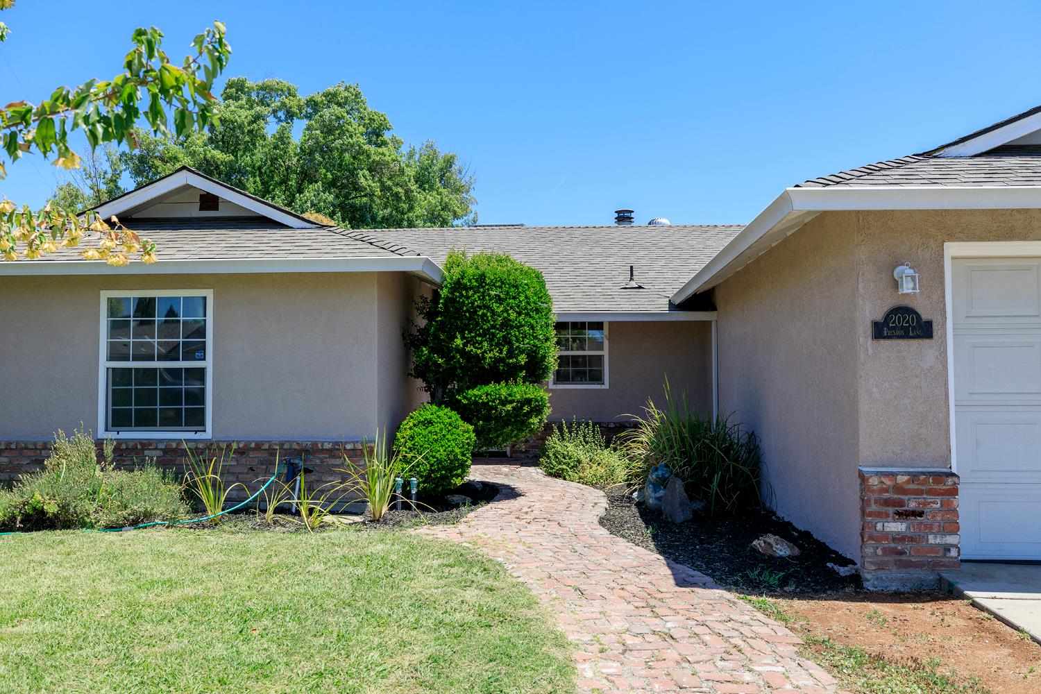 Detail Gallery Image 4 of 42 For 2020 Preston Ln, Modesto,  CA 95355 - 3 Beds | 2 Baths