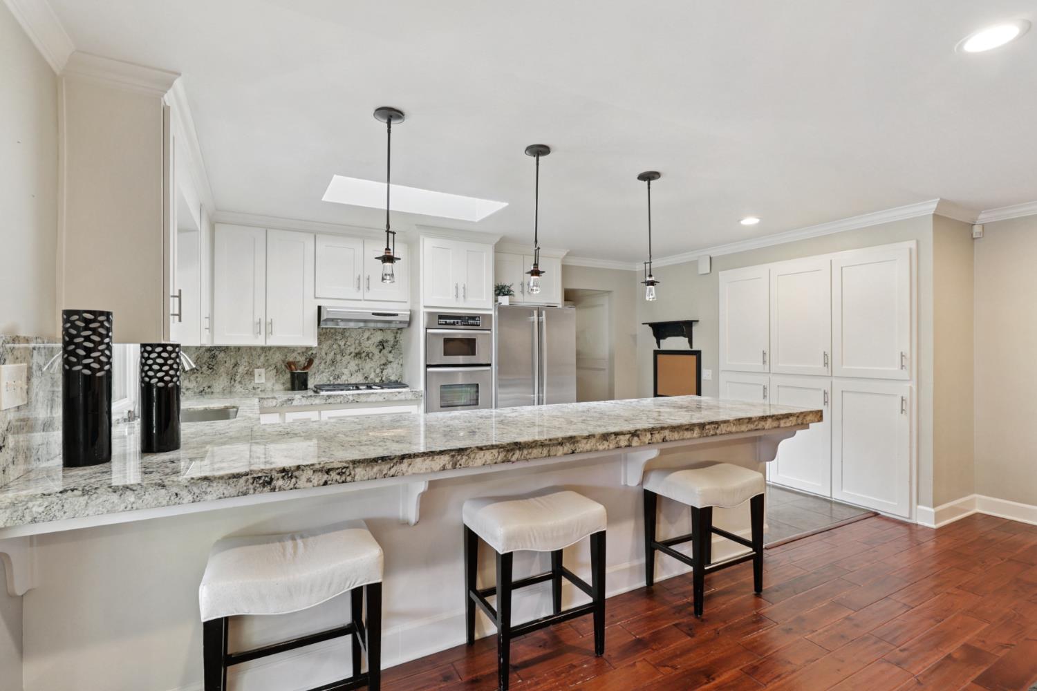 Detail Gallery Image 13 of 62 For 551 Thornley Way, Sacramento,  CA 95864 - 4 Beds | 2/1 Baths