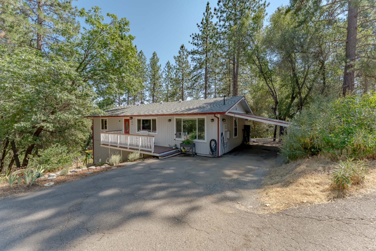 Detail Gallery Image 5 of 68 For 3980 Donner Trl, Placerville,  CA 95667 - 3 Beds | 2 Baths