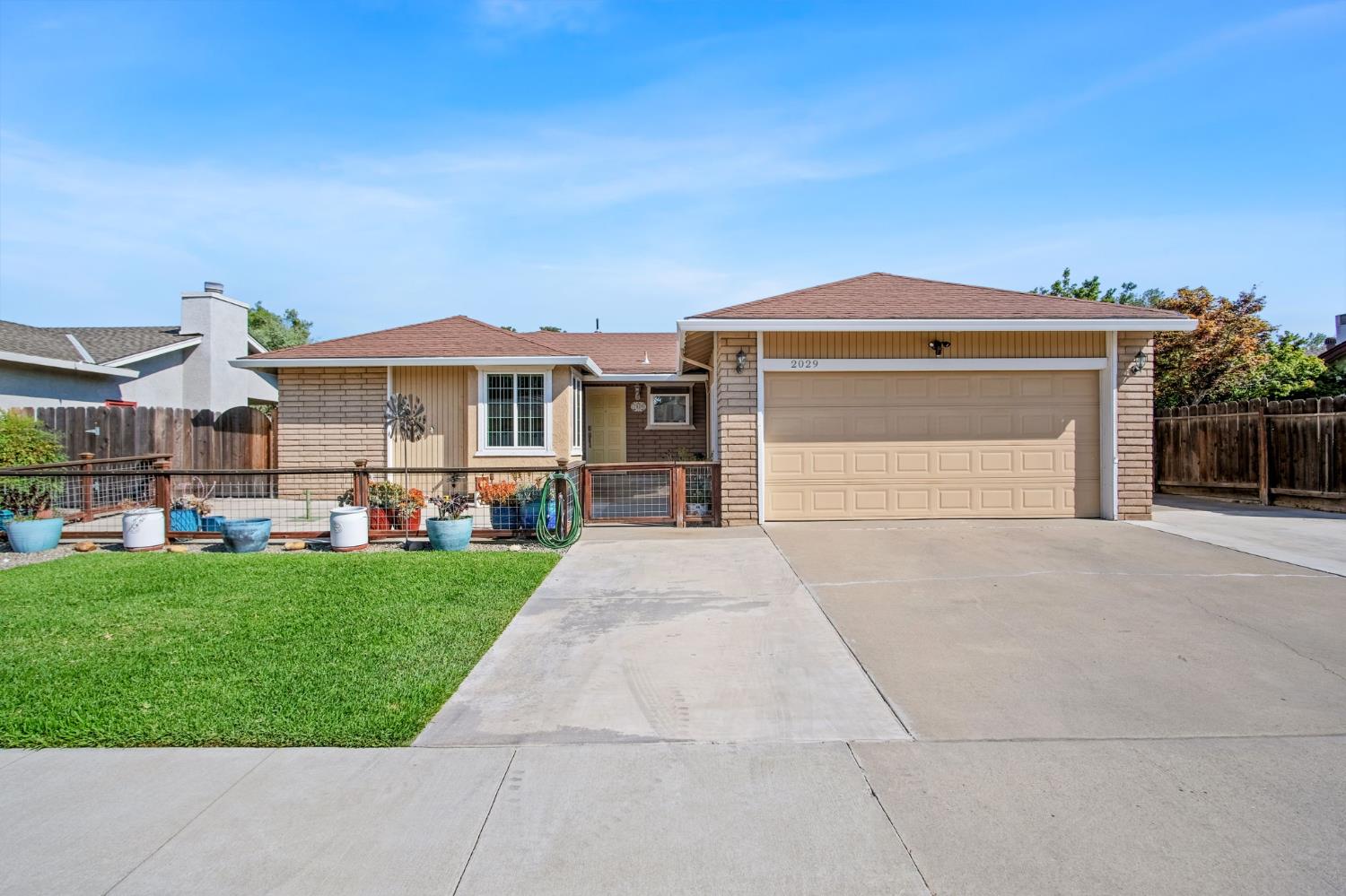 Detail Gallery Image 1 of 17 For 2029 Woodacre Dr, Modesto,  CA 95355 - 3 Beds | 2 Baths