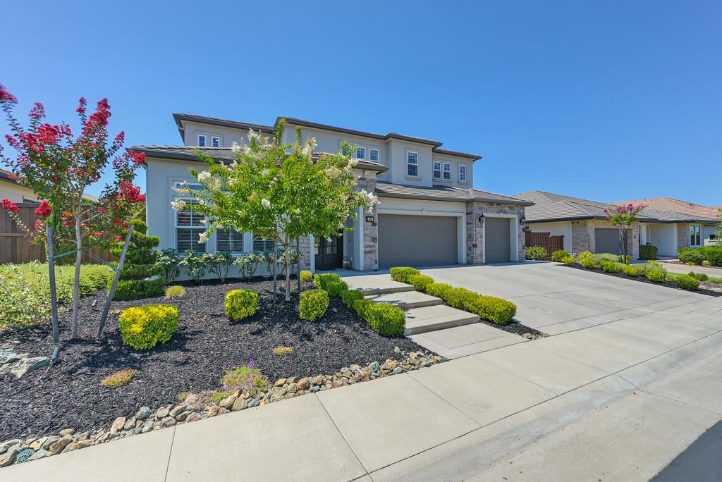 Detail Gallery Image 3 of 94 For 689 Oreno Cir, Folsom,  CA 95630 - 5 Beds | 4/1 Baths