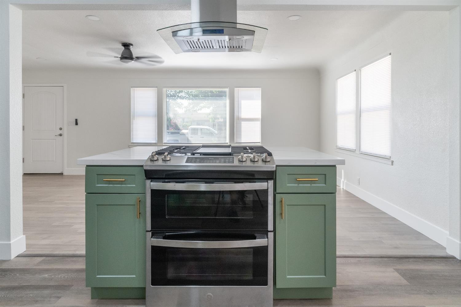 Detail Gallery Image 8 of 29 For 1017 Kings Avenue, Chowchilla,  CA 93610 - 3 Beds | 2 Baths