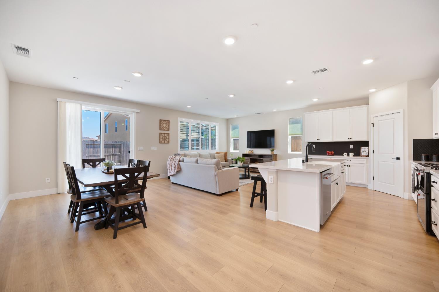 Detail Gallery Image 6 of 32 For 140 Tortosa Ct, Lincoln,  CA 95648 - 4 Beds | 2 Baths