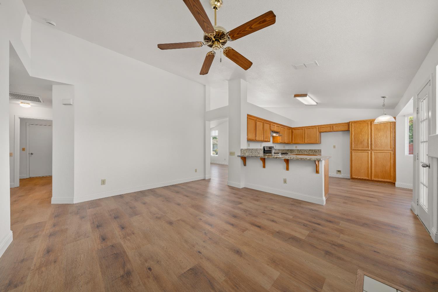 Detail Gallery Image 7 of 33 For 1 Afton Ct, Sacramento,  CA 95823 - 3 Beds | 2 Baths