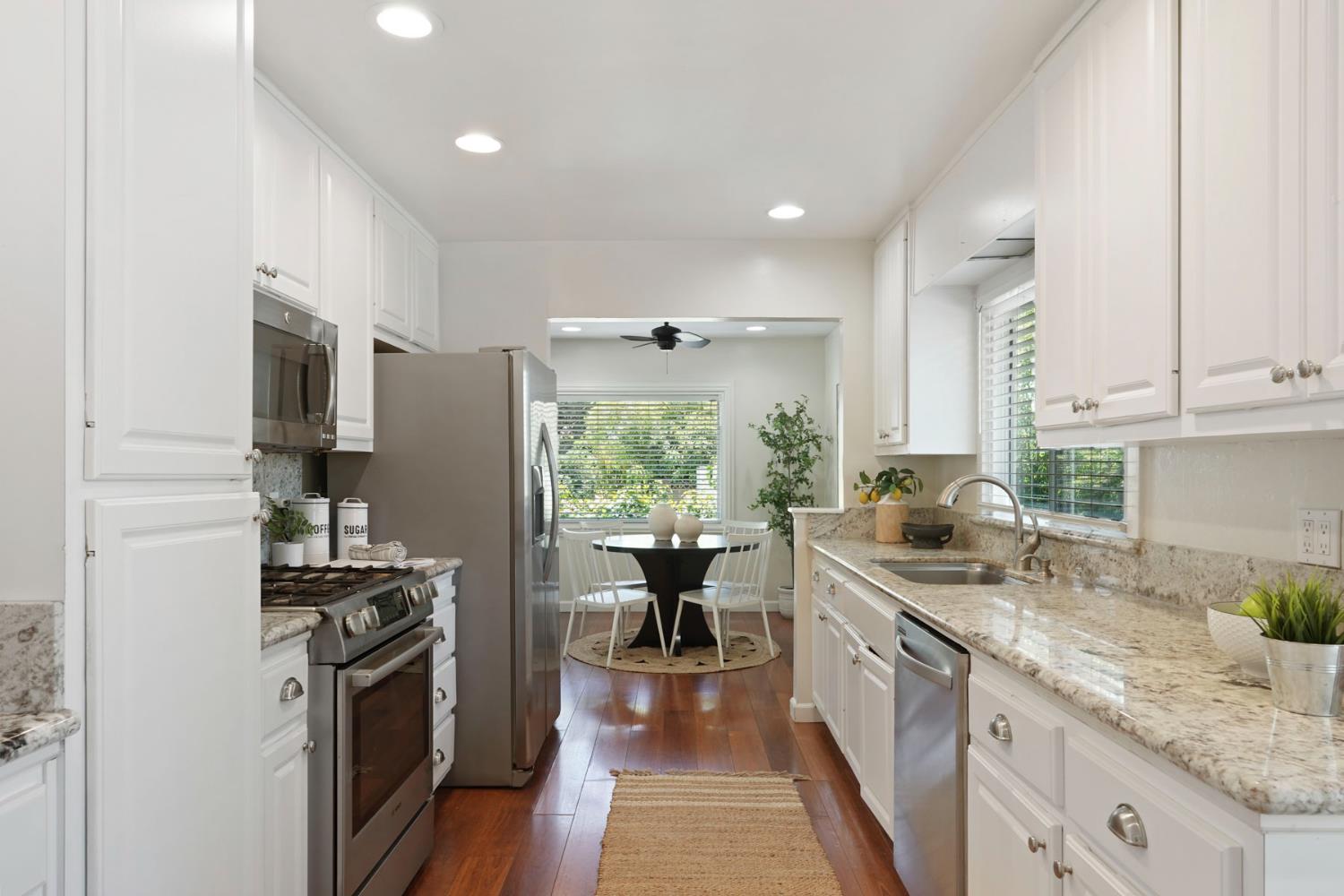 Detail Gallery Image 9 of 52 For 411 King Rd, Roseville,  CA 95678 - 4 Beds | 3 Baths