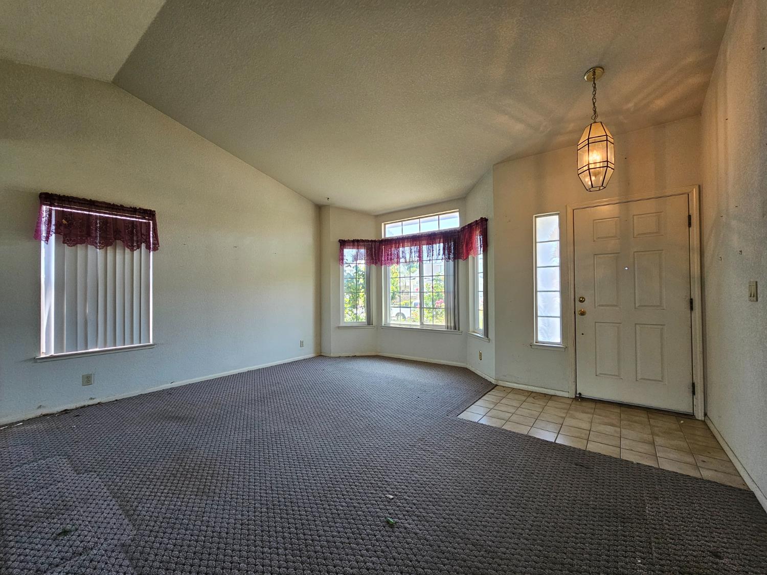 Detail Gallery Image 4 of 24 For 8447 Cassatt Way, Sacramento,  CA 95828 - 3 Beds | 2 Baths