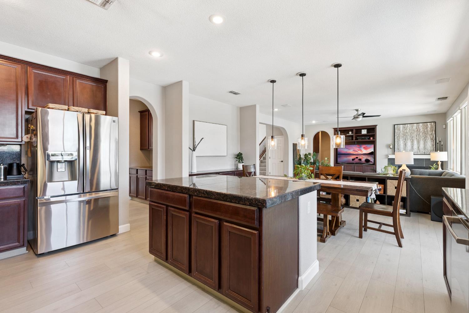 Detail Gallery Image 22 of 67 For 3021 Edgeview Dr, Modesto,  CA 95355 - 5 Beds | 3/1 Baths