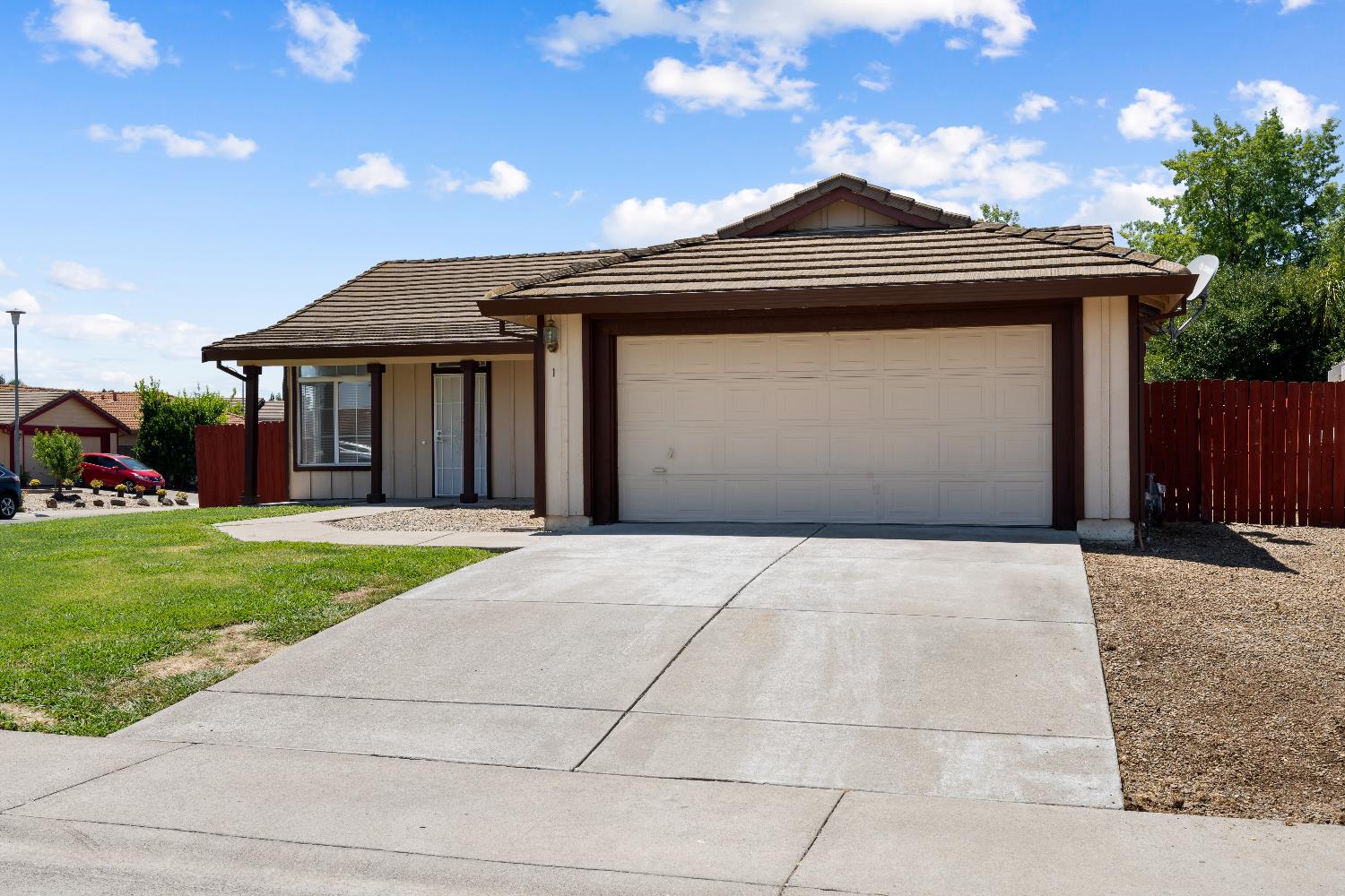 Detail Gallery Image 1 of 33 For 1 Afton Ct, Sacramento,  CA 95823 - 3 Beds | 2 Baths