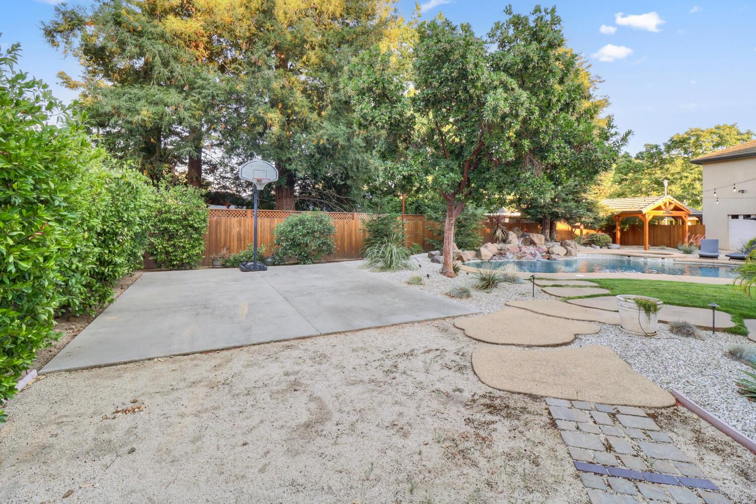 Detail Gallery Image 54 of 72 For 4900 Saint Augustine Dr, Elk Grove,  CA 95758 - 4 Beds | 4 Baths