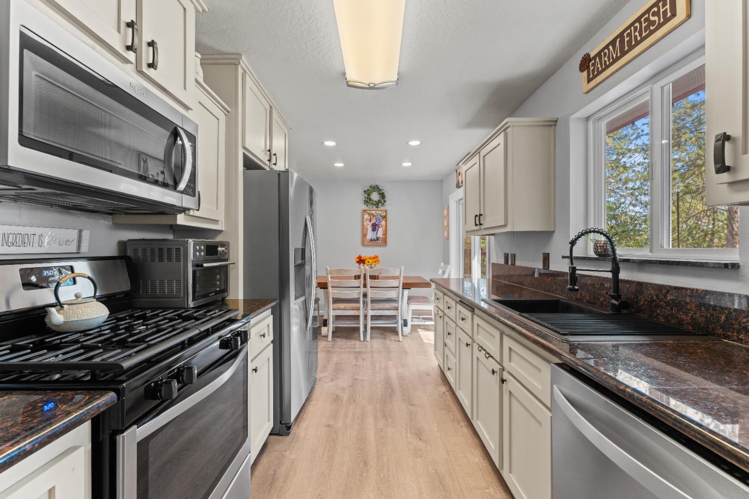 Detail Gallery Image 14 of 68 For 3980 Donner Trl, Placerville,  CA 95667 - 3 Beds | 2 Baths