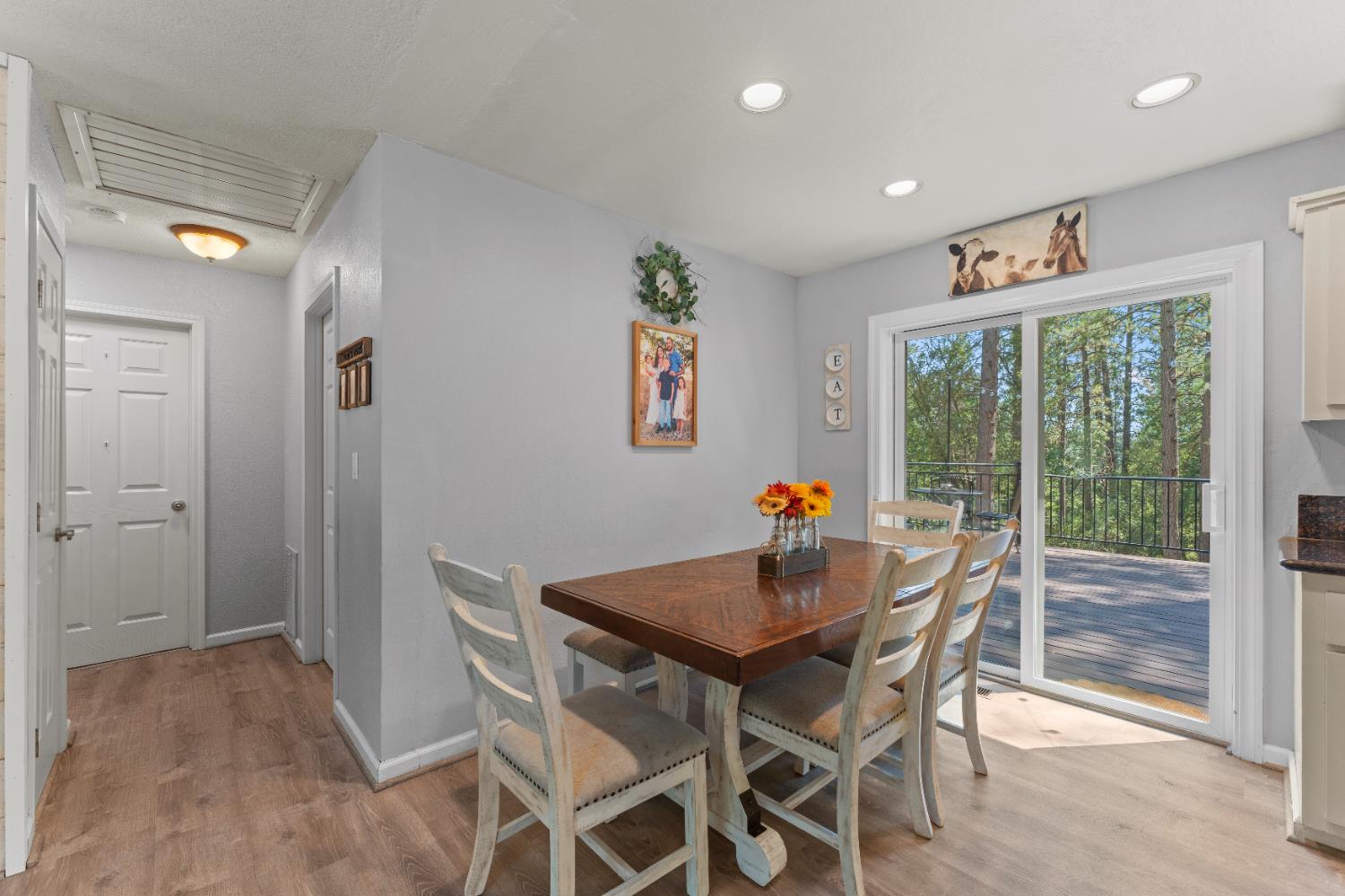 Detail Gallery Image 11 of 68 For 3980 Donner Trl, Placerville,  CA 95667 - 3 Beds | 2 Baths
