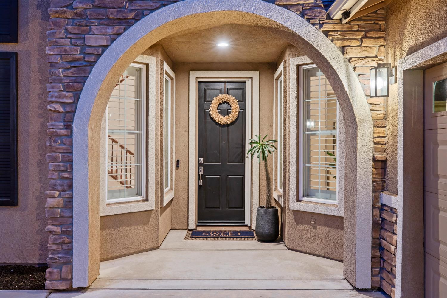 Detail Gallery Image 5 of 67 For 3021 Edgeview Dr, Modesto,  CA 95355 - 5 Beds | 3/1 Baths