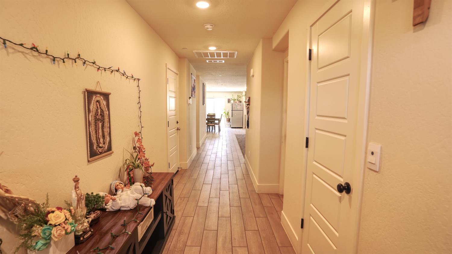 Detail Gallery Image 4 of 14 For 639 Sansoni Ct, Los Banos,  CA 93635 - 4 Beds | 3 Baths