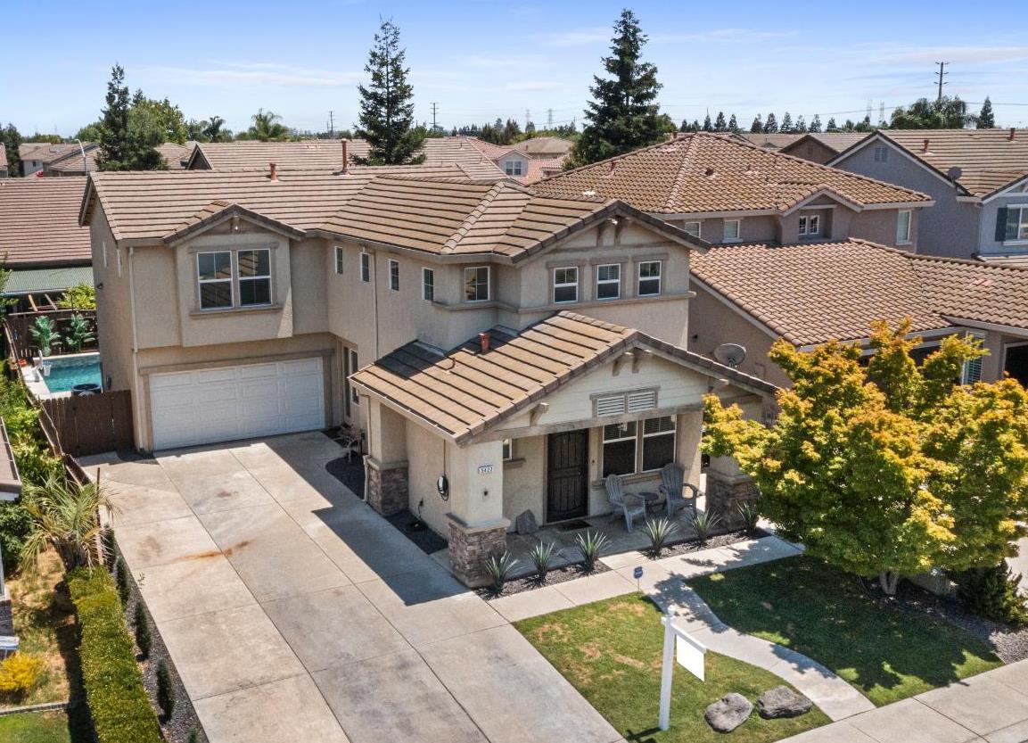 Detail Gallery Image 1 of 62 For 5422 Antique Rose Way, Riverbank,  CA 95367 - 3 Beds | 2/1 Baths